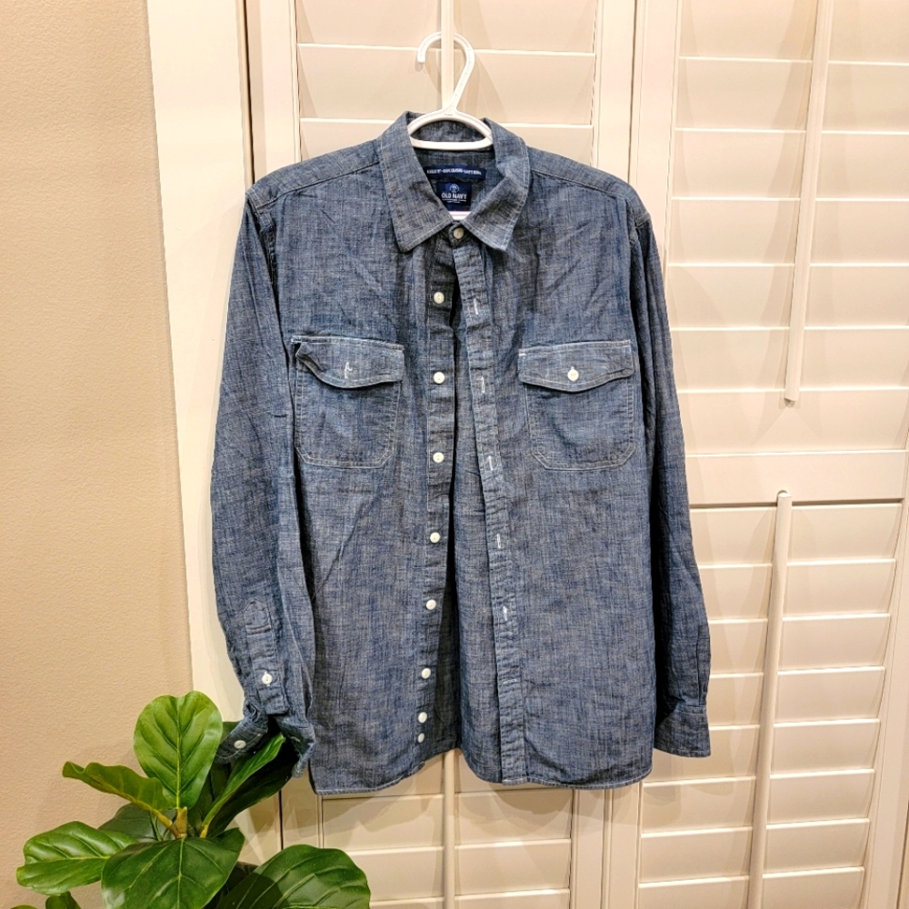 Old Navy Chambray Long Sleeve Button-Up Size L